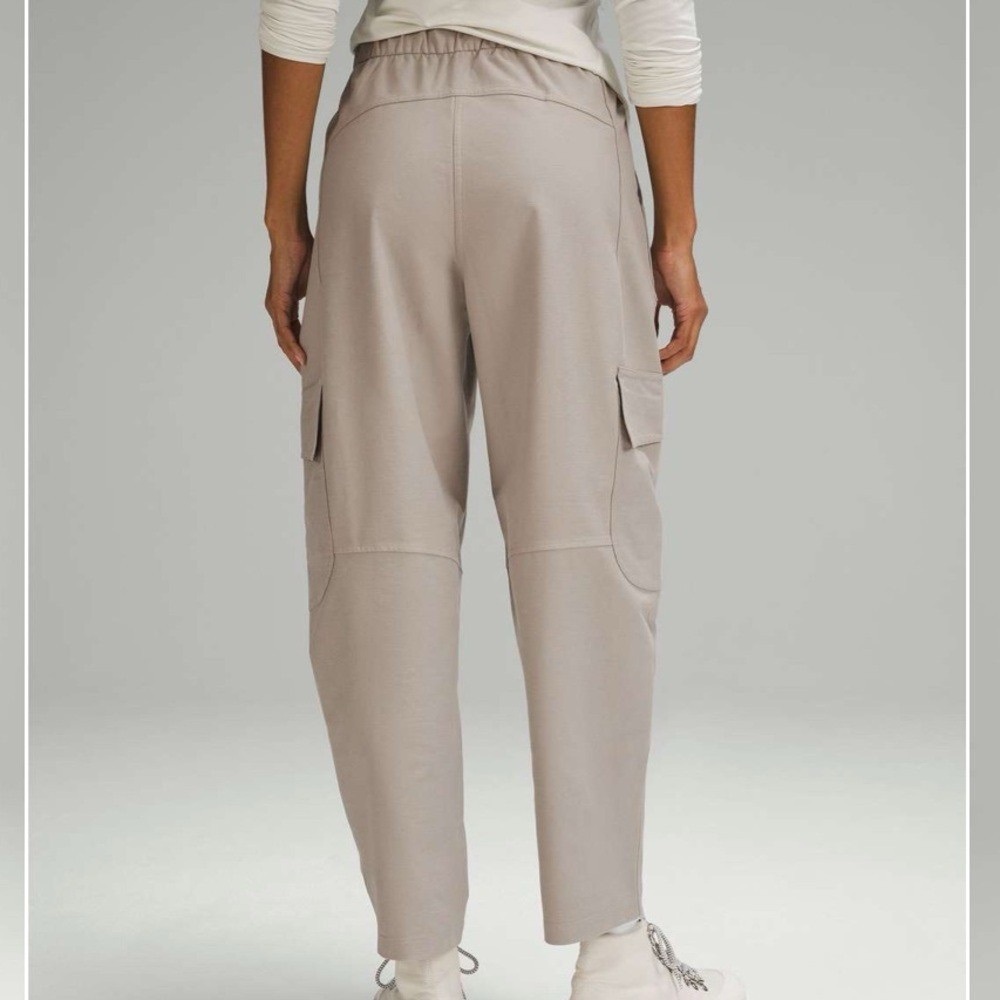 Lululemon Women’s Tan Utilitech Cargo Pants Sz 29 - Picture 2 of 6